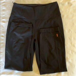 Lucy Black Cropped Capris Size Small